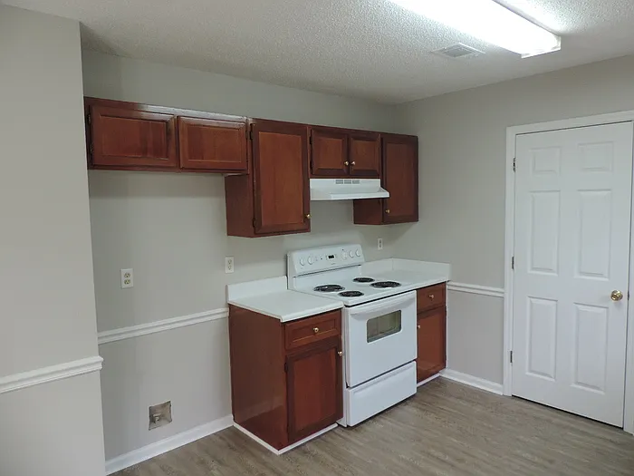 3881 Crest Dr — Photo 4