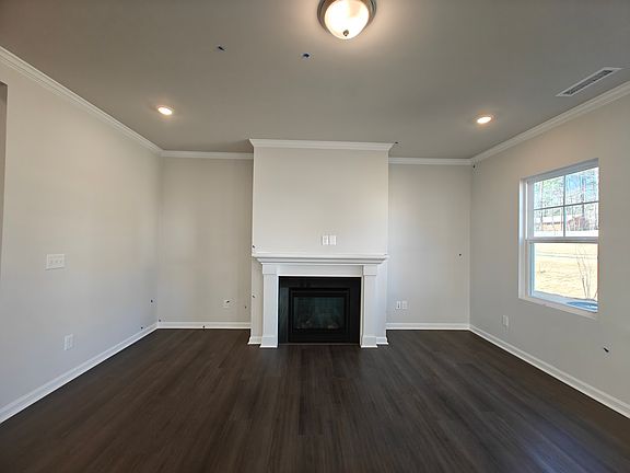 4th image of 1200 Rose Finch Dr