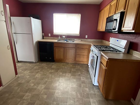 4th image of 9756 8th St #A