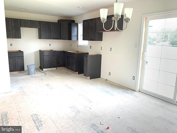 3rd image of 42-042 Mayflower Dr