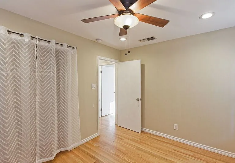 802 22nd St — Photo 30