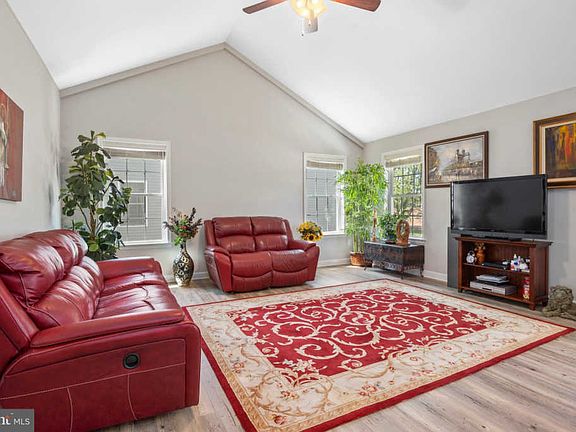 5th image of 209 William Ross Ln