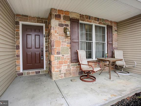 4th image of 18 Sir William Dr