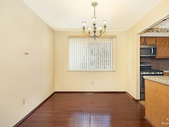 5th image of 3742 Cloverlawn Ave