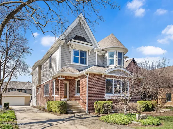 652 S Fairview Ave, Elmhurst, IL 60126