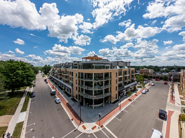 215 E Pleasant Ave Unit 304, Oconomowoc, WI 53066