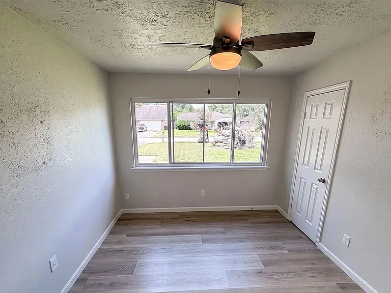 315 Floravista Dr — Photo 4