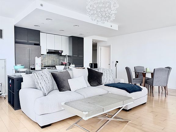 5th image of 2 2nd St APT 1105