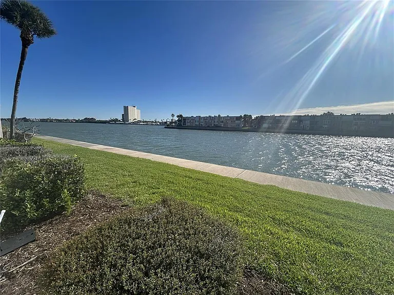7625 Sun Island Dr S #108 — Photo 28