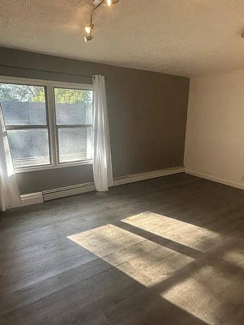 2 bed, 700 sqft, $1,595 — Photo 3