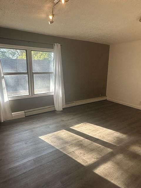 Light and sunny living areas