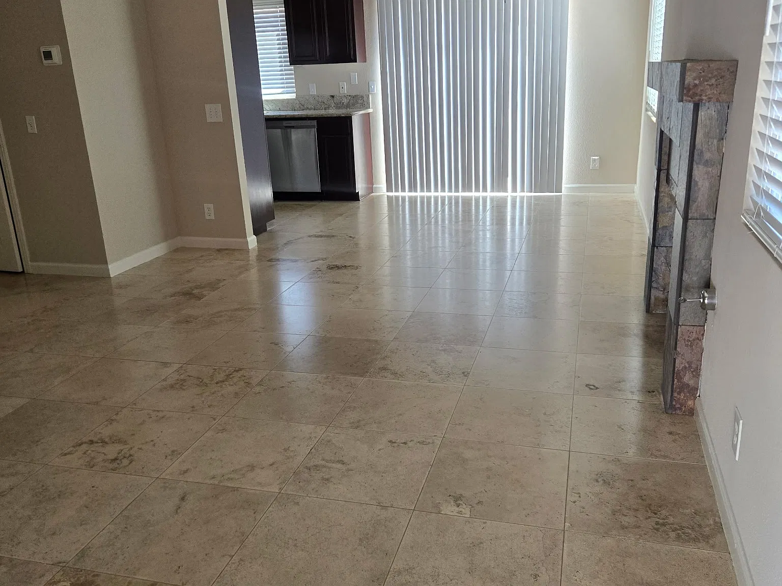 523 Hart Dr — Photo 4