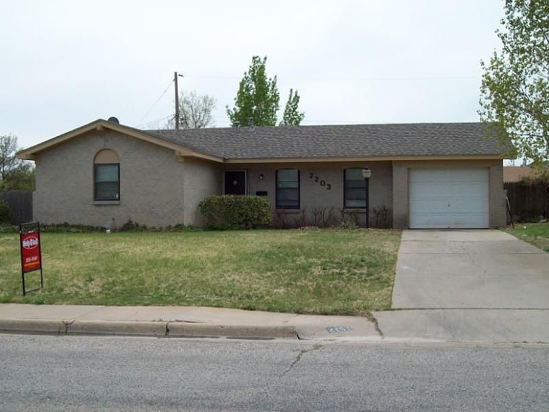 2nd image of 2203 Douglas Dr