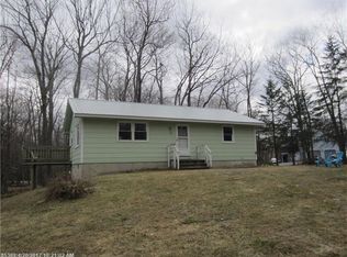 82 Longfellow Ln, Winthrop, ME 04364