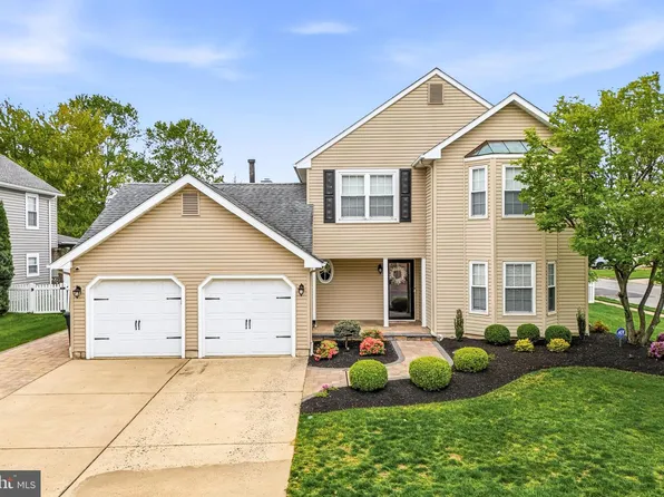 7 Watson Dr, Mount Laurel, NJ 08054