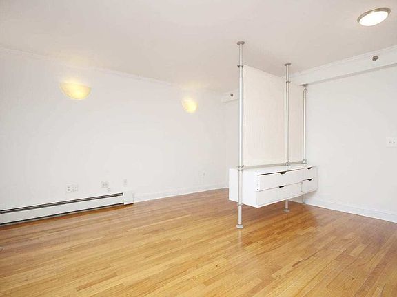3rd image of 1443 28th Ave APT 1B