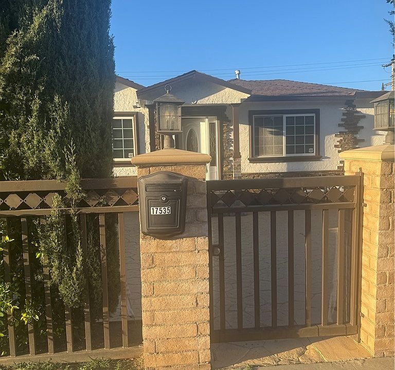 1st image of 17535 Burbank Blvd