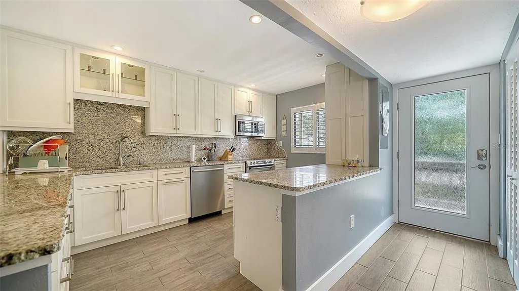 2 bed, 2.0 bath, 1424 sqft, $2,250 — Photo 4
