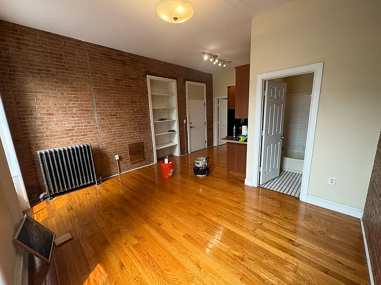 213 E King St #5 — Photo 6