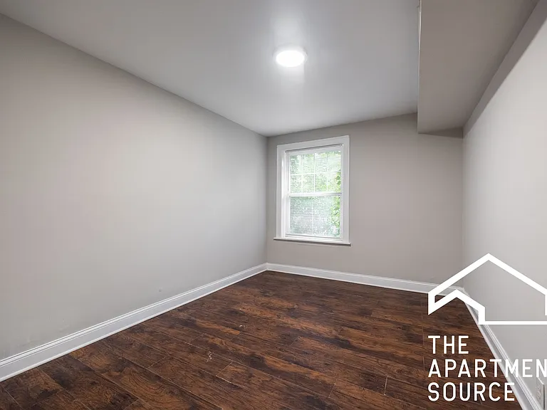 6300 N Oakley Ave #2 — Photo 9