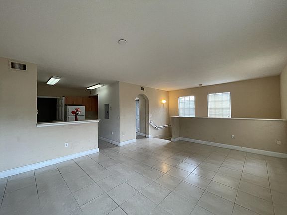 2nd image of 701 Belmont Ln