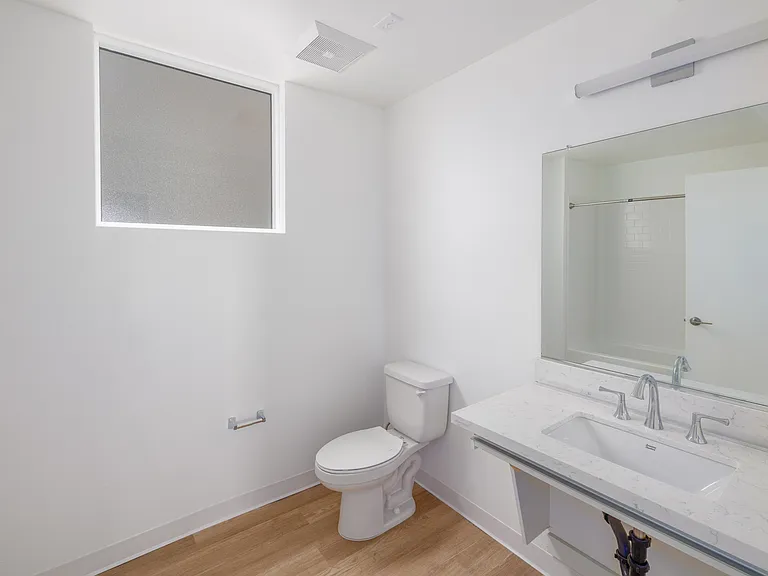 Woodlake Apartments — Photo 9