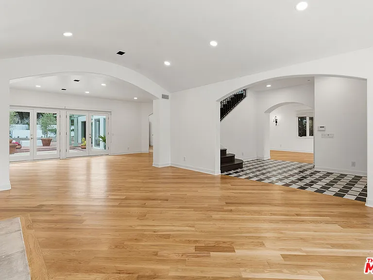 1200 N Doheny Dr — Photo 10
