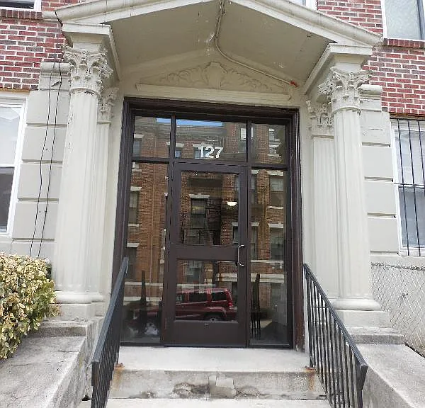 127 Sutherland Rd #C — Photo 1