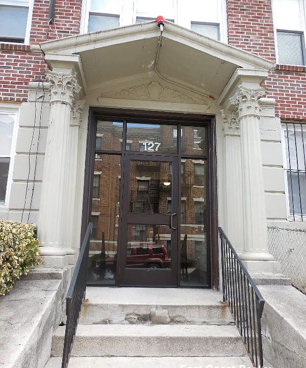 1st image of 127 Sutherland Rd APT C