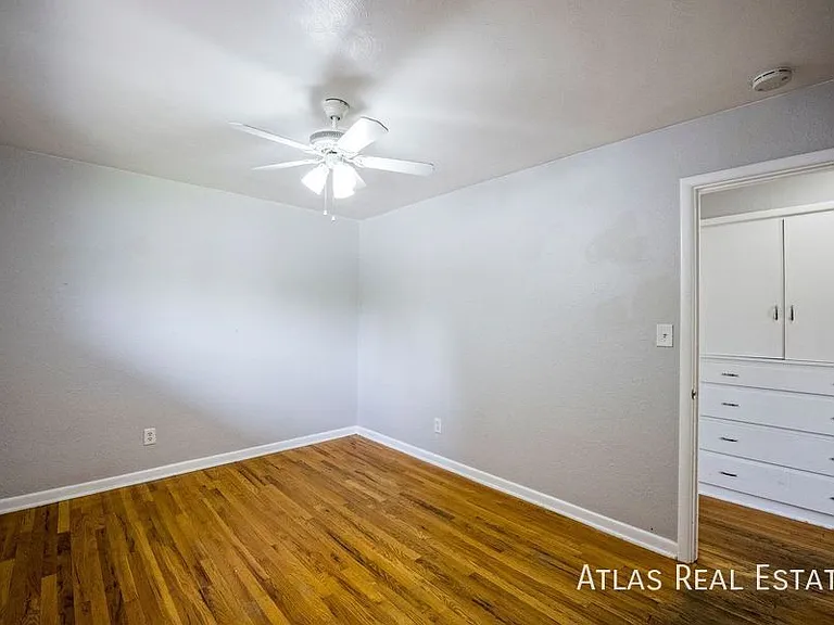 4 S Jackson St — Photo 11