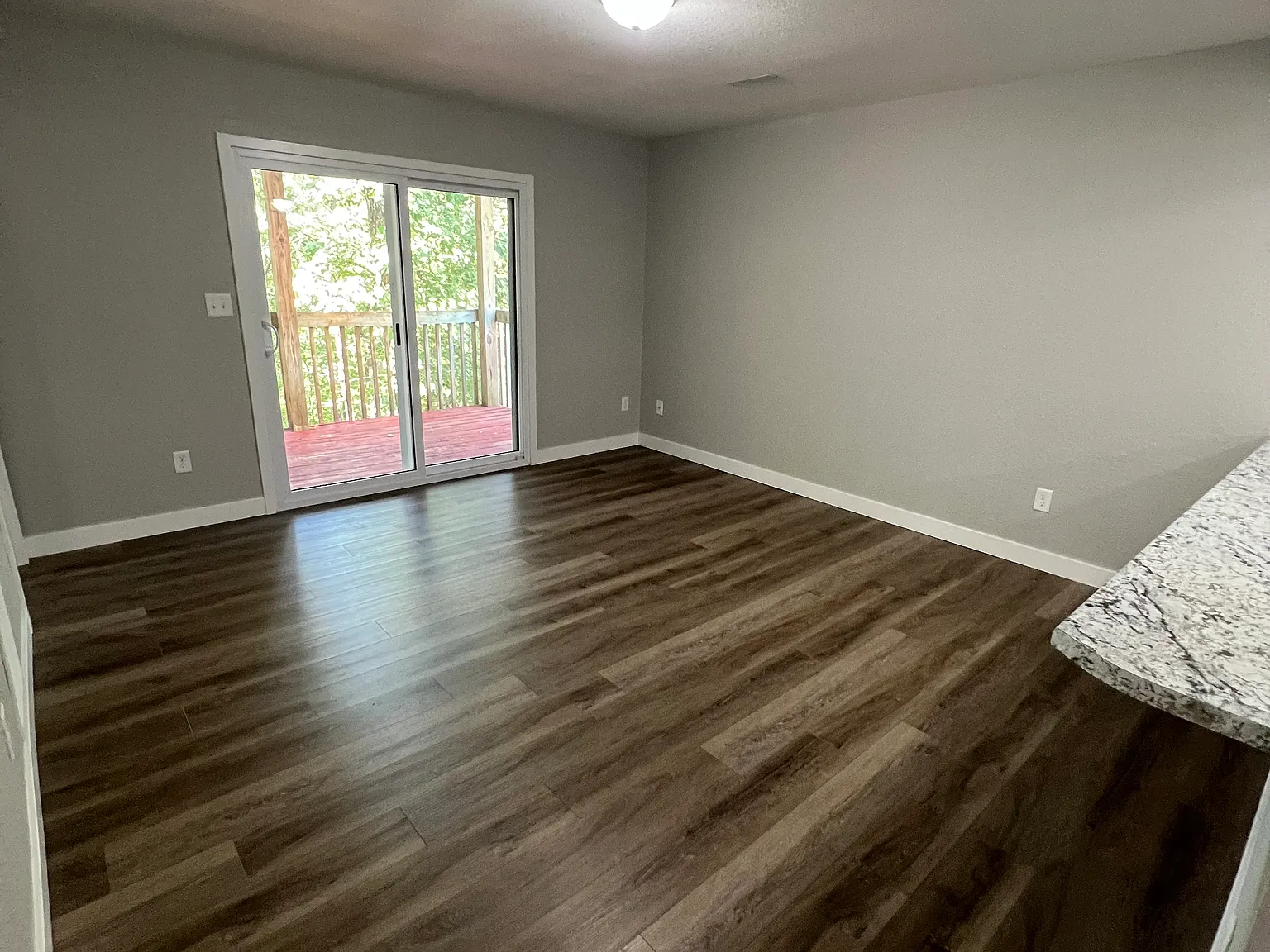 3 bed, 1000 sqft, $1,250 — Photo 1