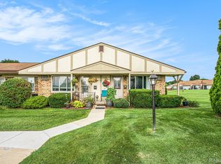25235 Franklin Ter #8, South Lyon, MI