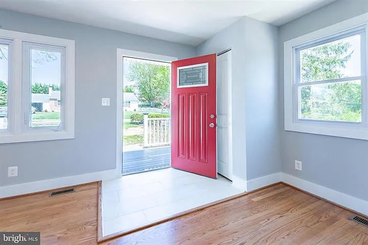 105 Meadow Rd — Photo 4