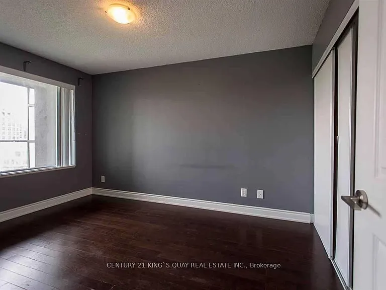 233 S Park Rd #806 — Photo 4