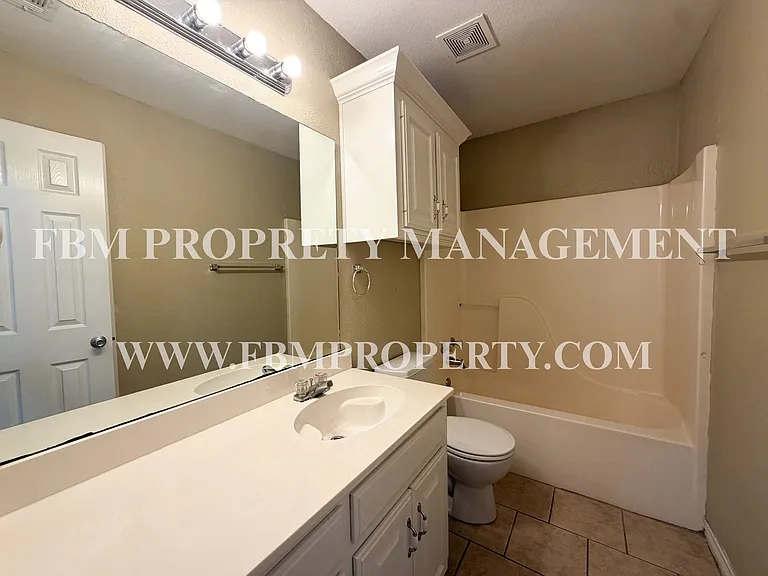 2702 Boyd St — Photo 17