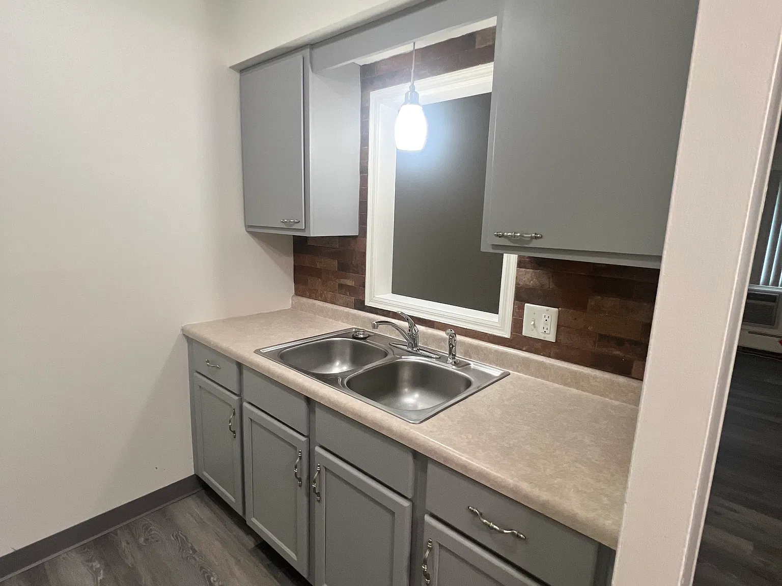 2 bed, 875 sqft, $1,076 — Photo 2