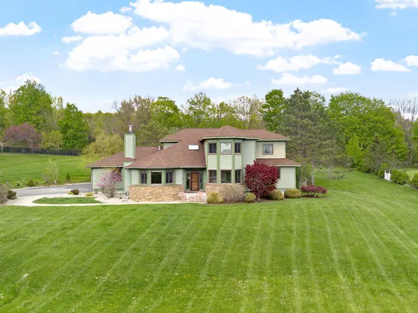 8 Fox Glove Court, Wynantskill, NY 12198