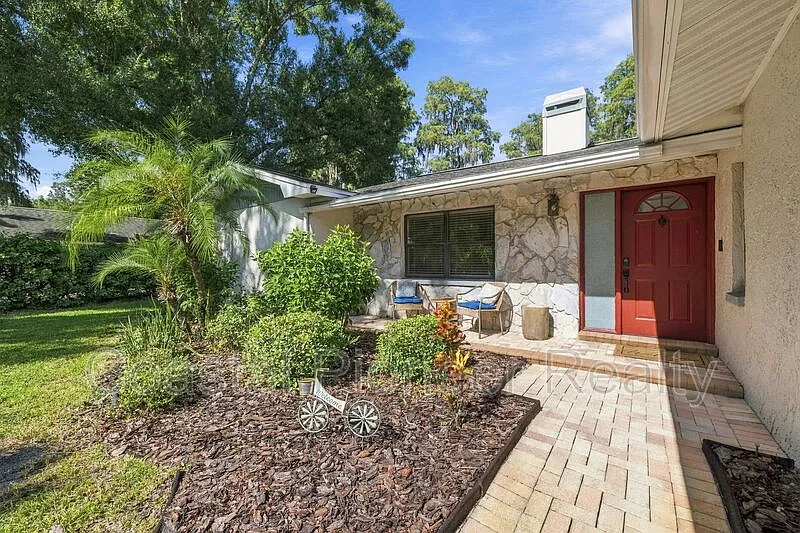 4 bed, 2.0 bath, 2296 sqft, $4,200 — Photo 4