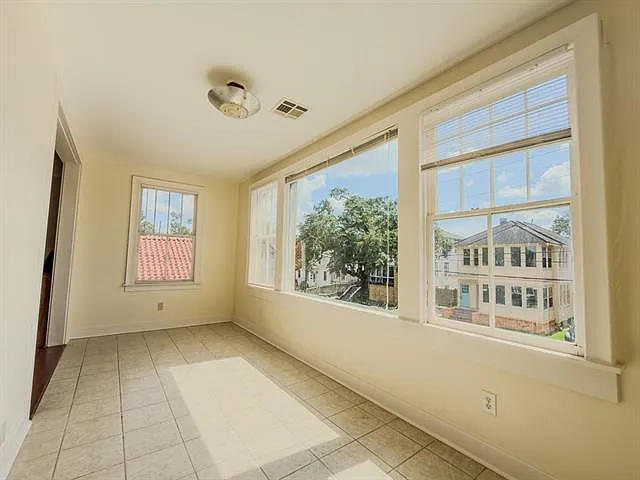 2 bed, 1.0 bath, 1093 sqft, $1,425 — Photo 2