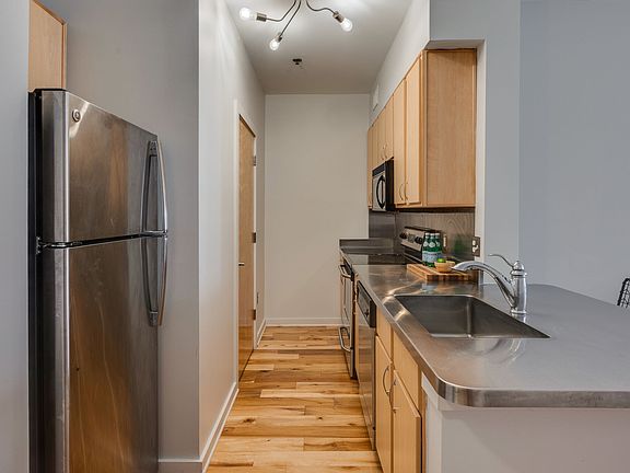 3rd image of 1803 Broadway APT 421