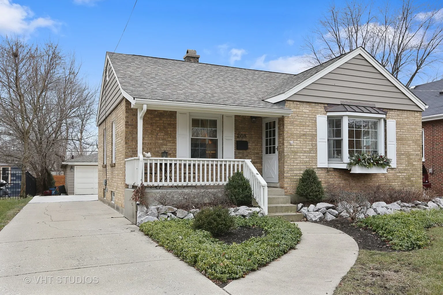208 E Crescent Ave photo 1