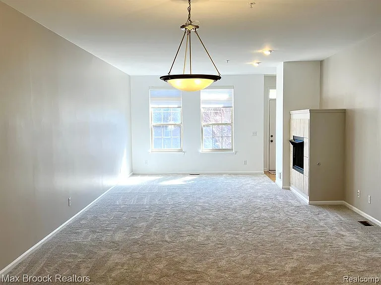 3111 Camden Dr — Photo 3