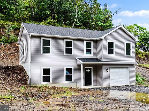 2nd image of 476 Gravel Hill Rd