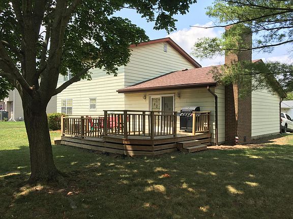 3rd image of 1096 Rosewood Dr