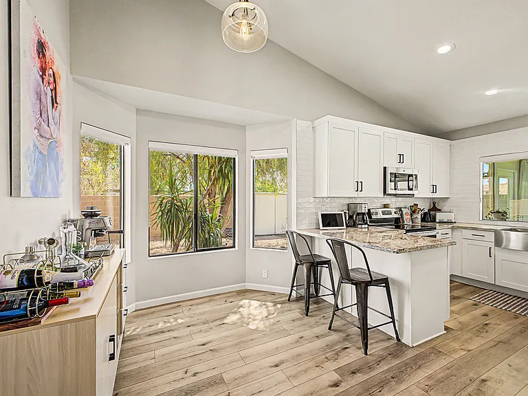 1911 E Belmont Dr — Photo 12