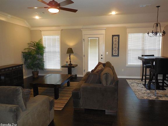 2nd image of 201 Redwood Ln