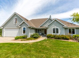 N53W26768 Arrowhead Dr, Pewaukee, WI 53072