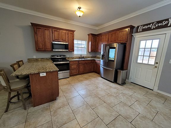 3rd image of 1213 E Pecan Ave