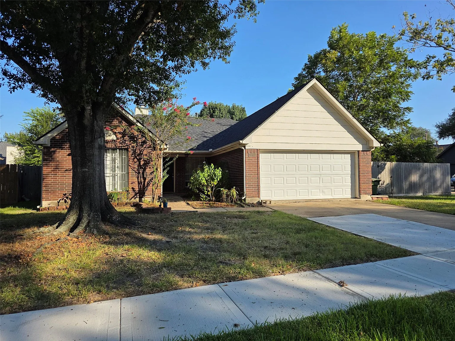 3 bed, 2.0 bath, 1713 sqft, $2,200 — Photo 2
