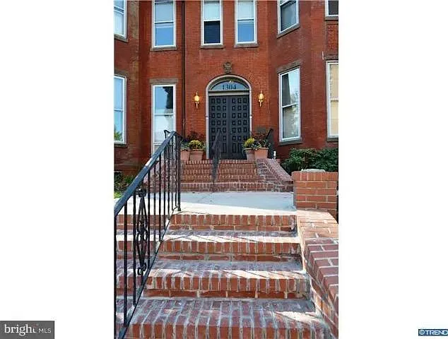 1304 Delaware Ave — Photo 3